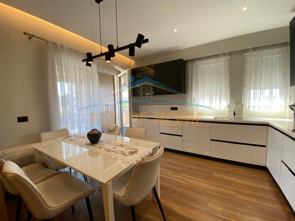 Tirane, jepet me qera apartament Dublex Kati 3, 120 m² 1.000 € (RRUGA 5 MAJI)