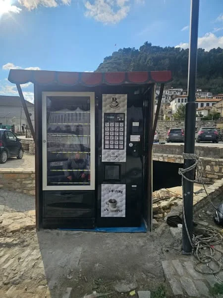 Shqiperi, oferte Shiten Distributor Automatik per Kafe dhe Snack ne Durres Gjithashtu disponojme edhe makineri per Cigare si dhe Expresa Gaia te markes Bianchi qe jane gati si te rinje dhe te pershtashem per restorante ,lokale,Bujtina ,Farmaci ,...