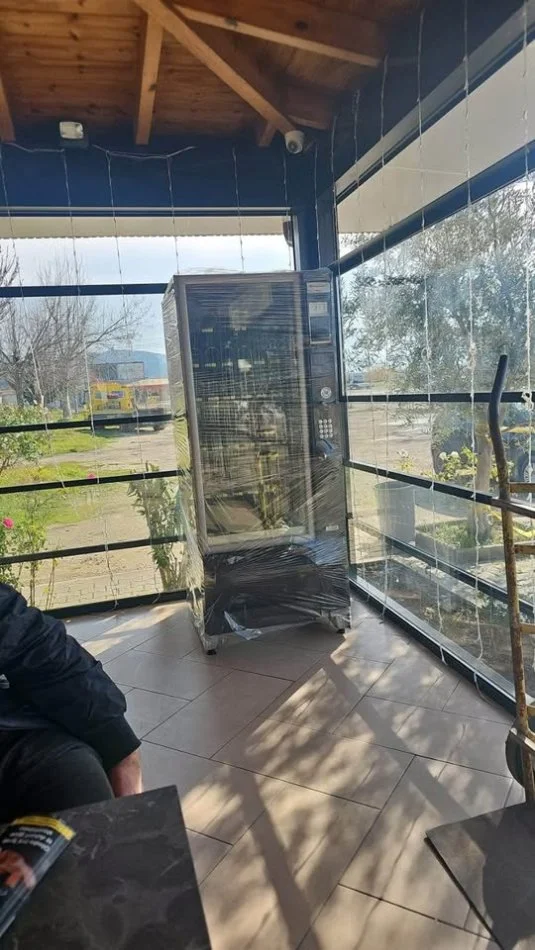 Durres, ofroj Shiten Distributor Automatik per Kafe dhe Snack ne Durres Gjithashtu disponojme edhe makineri per Cigare si dhe Expresa Gaia te markes Bianchi qe jane gati si te rinje dhe te pershtashem per restorante ,lokale,Bujtina ,Farmaci ,sht...