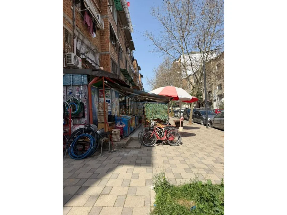 Tirane, shitet apartament 2+1+AMBIENT BIZNESI , Kati 1, 98 m² 250.000 € (RRUGA KONGRESI I MANASTIRIT)