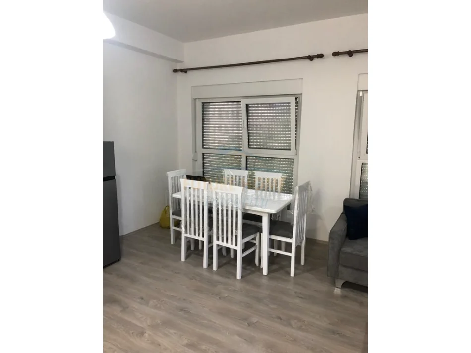 Tirane, jepet me qera apartament 2+1+2 Kati 1, 99 m² 500 € (KOMPLEKSI MANGALEM , ALIDEMI)