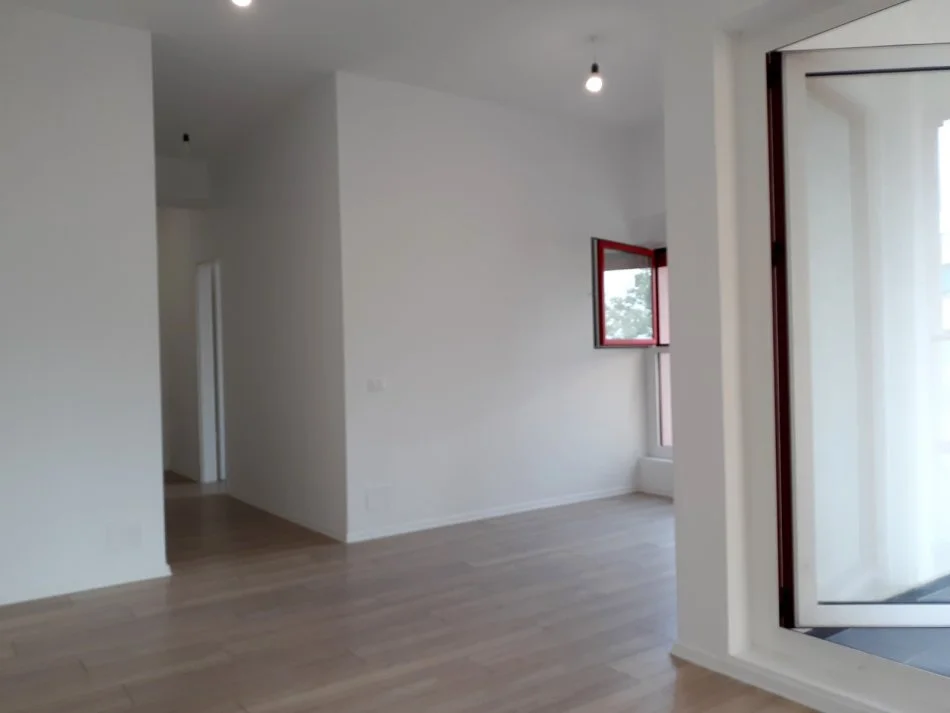 Tirane, shes apartament 1+1+Ballkon Kati 3, 67 m² 93.000 € (Ali demi)