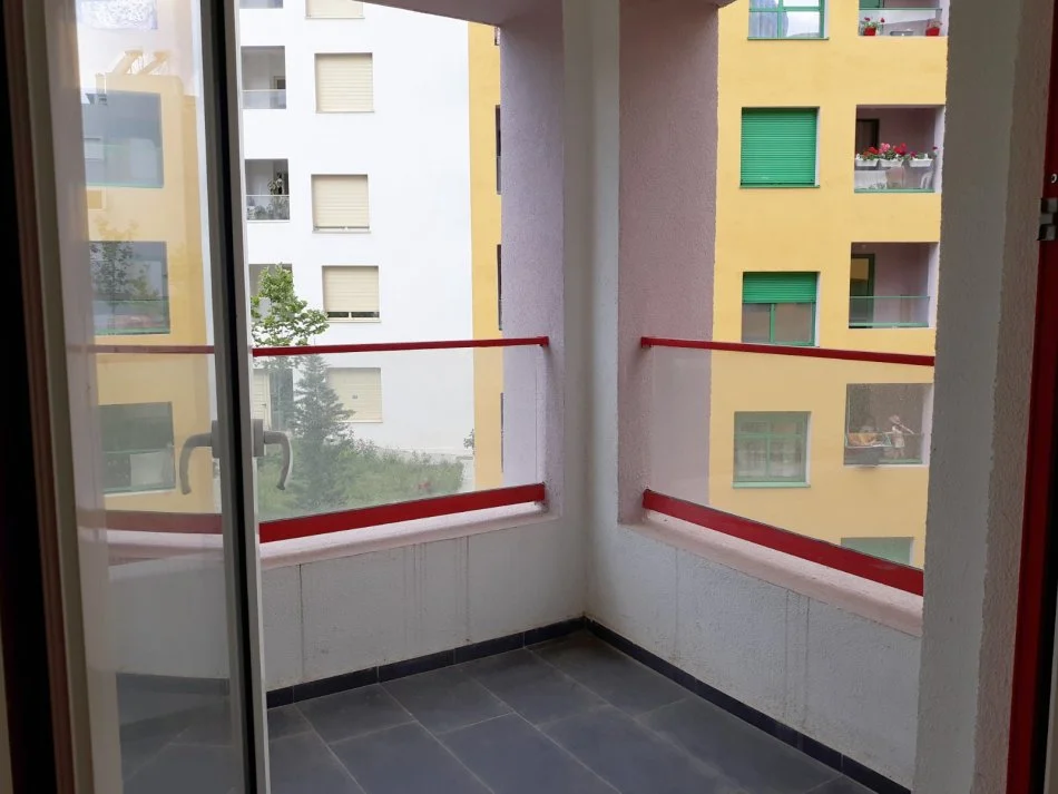 Tirane, shes apartament 1+1+Ballkon Kati 3, 67 m² 93.000 € (Ali demi)