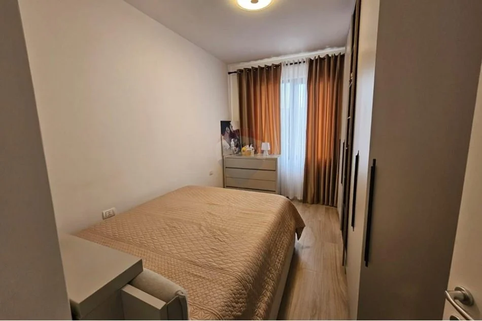Tirane, jepet me qera apartament 1+1 Kati 8, 62 m² 600 € (Don Bosko)