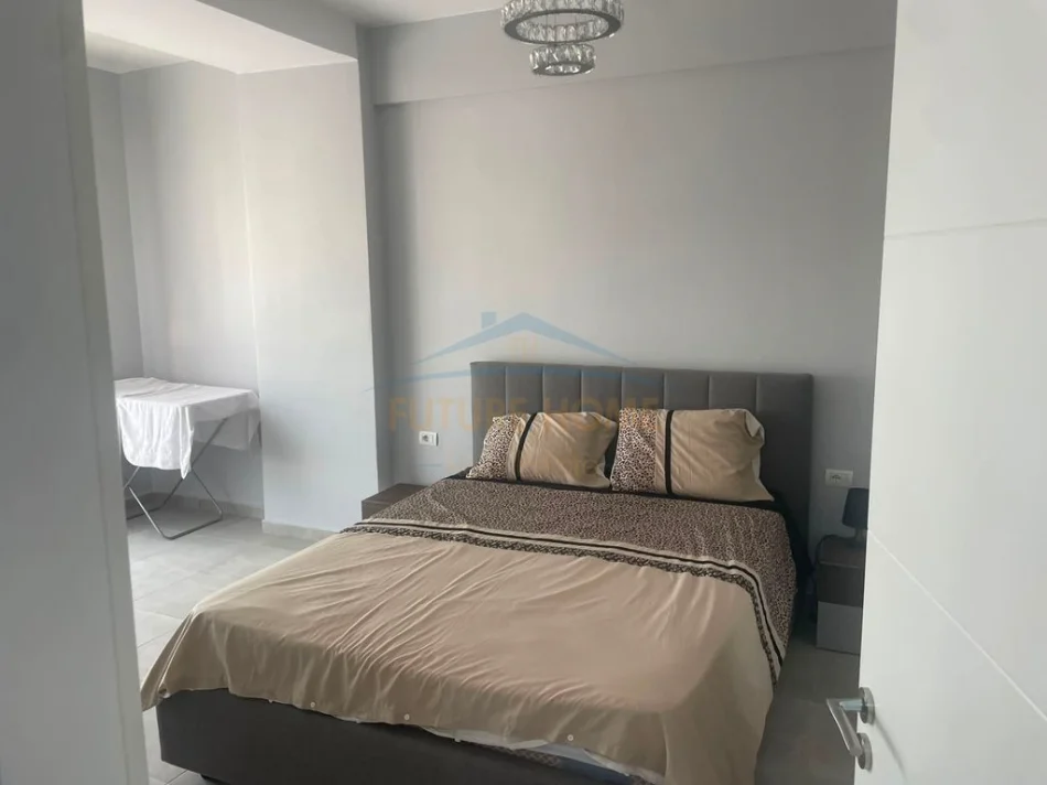 Tirane, jepet me qera apartament 2+1+2+PARKIM, Kati 7, 101 m² 700 € (MARTENITETI I RI , TIRANE)