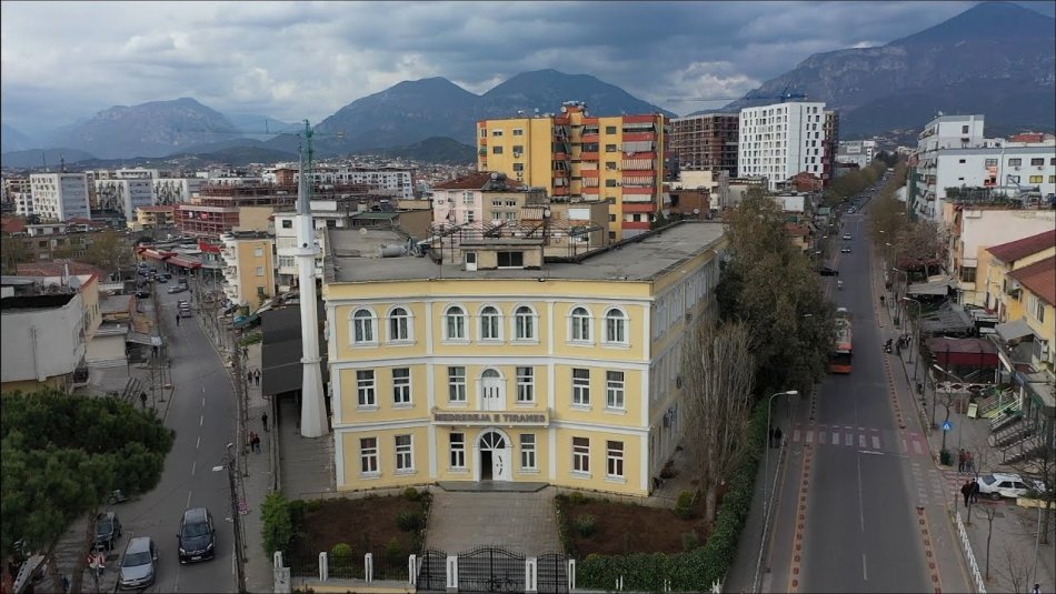 Tirane, shitet ambjent biznesi Kati 0, 450 m² 725.000 € (Rruga 5 Maji, Tiranë, TT 1687)
