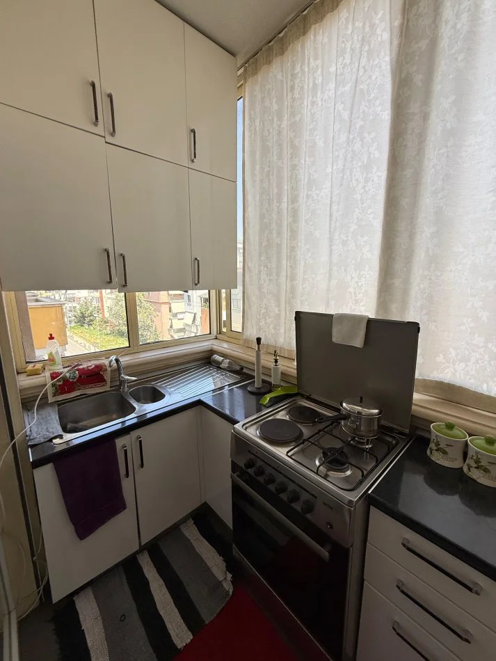 Tirane, jepet me qera apartament 2+1 Kati 4, 100 m² 600 € (MBIKALIMI KOMUNES)