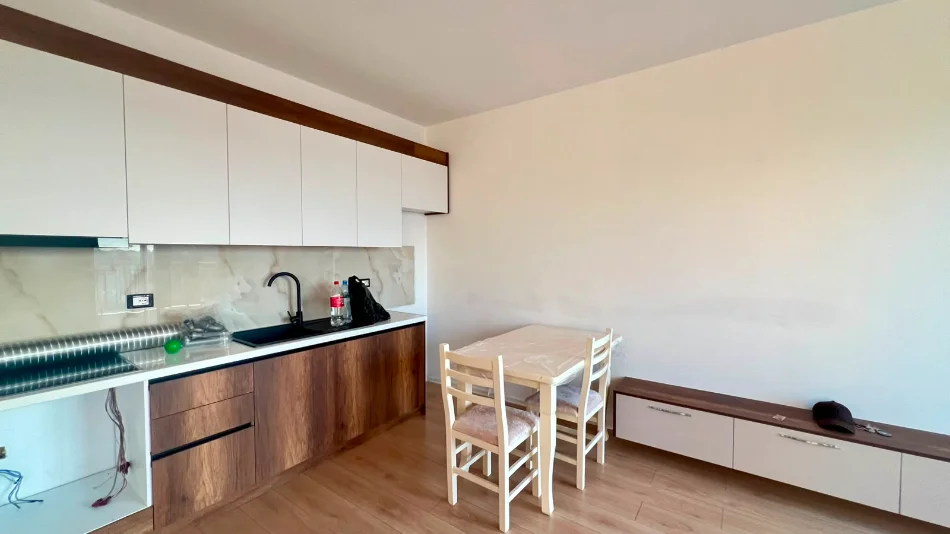 Me Qera : 1+1📍Bulevardi i Ri (Rr.Jordan Misja) - 55,000 Leke/Muaj - Sp.70m² - Kati.9 ||  Pallat i Ri V.2026 - Akses i menjehershem me Qendren🚀