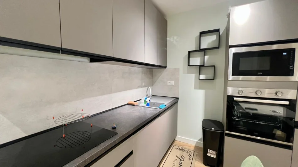 Me Qera: 1+1📍Komuna e Parisit (Prane Bar Oslo) - Kt.2 - 70,000 Leke/Muaj - S.70m² - 100% e Re e Sapo Investuar✨