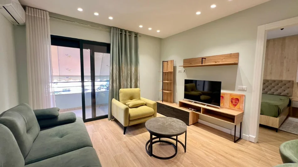 Me Qera: 1+1📍Komuna e Parisit (Prane Bar Oslo) - Kt.2 - 70,000 Leke/Muaj - S.70m² - 100% e Re e Sapo Investuar✨