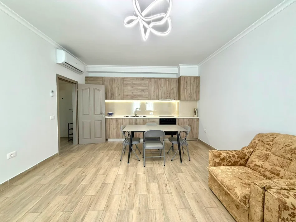 Me Qera: 1+1 &Ballkon📍Rr. e Dibres - QSUT || apt. Gjigand 72m2 (55,000 Leke/Muaj) Buze Rruge