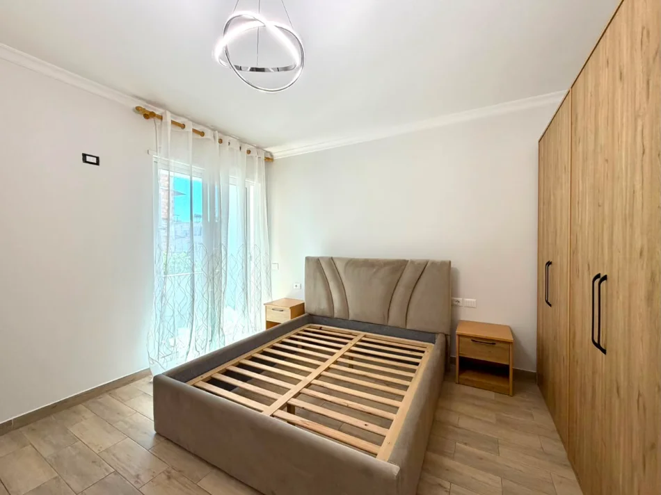 Me Qera: 1+1 &Ballkon📍Rr. e Dibres - QSUT || apt. Gjigand 72m2 (55,000 Leke/Muaj) Buze Rruge