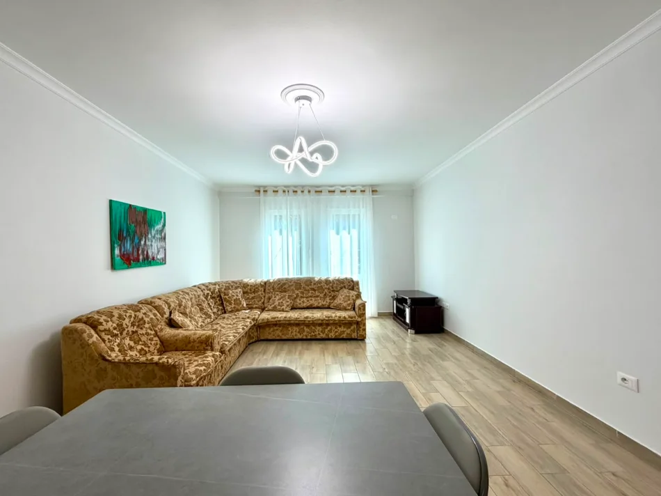 Me Qera: 1+1 &Ballkon📍Rr. e Dibres - QSUT || apt. Gjigand 72m2 (55,000 Leke/Muaj) Buze Rruge