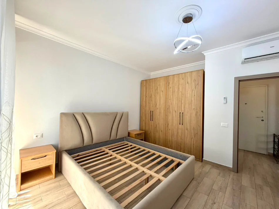 Me Qera: 1+1 &Ballkon📍Rr. e Dibres - QSUT || apt. Gjigand 72m2 (55,000 Leke/Muaj) Buze Rruge