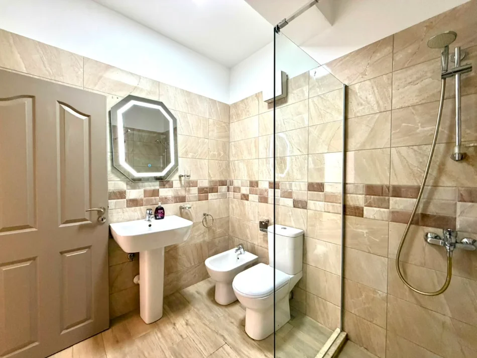 Me Qera: 1+1 &Ballkon📍Rr. e Dibres - QSUT || apt. Gjigand 72m2 (55,000 Leke/Muaj) Buze Rruge