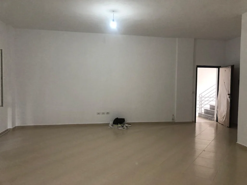 Me Qera: Apt. 2+1 📍Tek Liqeni i Thate - me Shume Hapesire | Pallat i Ri (43,000 Leke/Muaj) 🔥