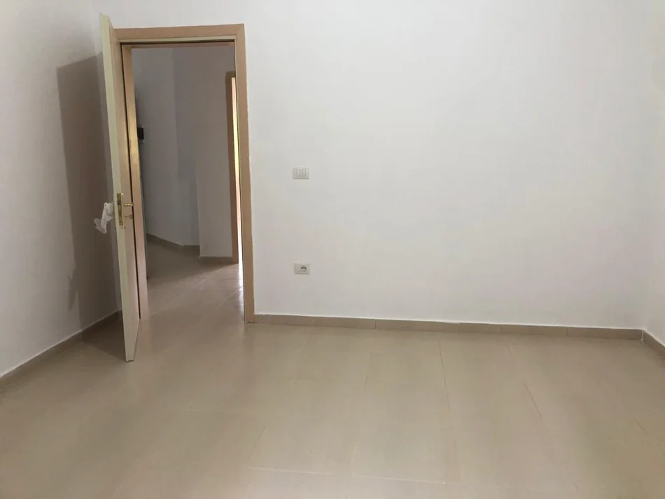 Me Qera: Apt. 2+1 📍Tek Liqeni i Thate - me Shume Hapesire | Pallat i Ri (43,000 Leke/Muaj) 🔥