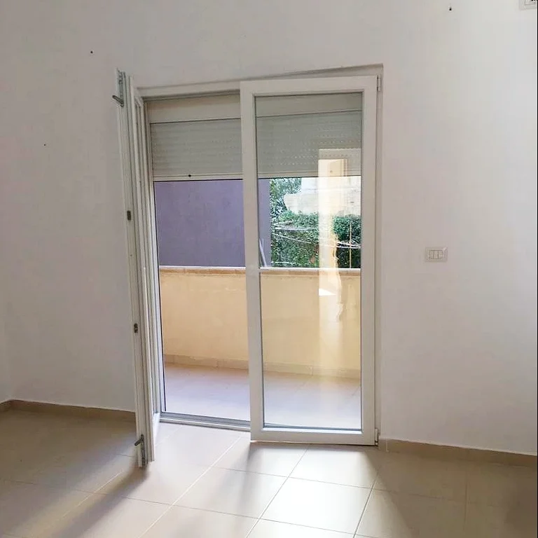 Me Qera: Apt. 2+1 📍Tek Liqeni i Thate - me Shume Hapesire | Pallat i Ri (43,000 Leke/Muaj) 🔥