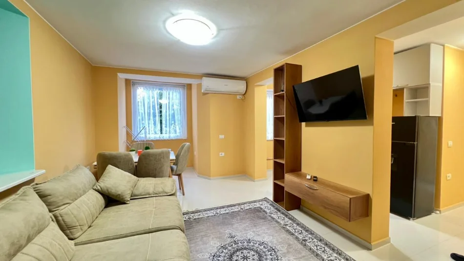 Me Qera: 2+1 📍Bllok (Prane Sheshit Wilson) -  Kati.2 - Sp.75m² - Orientim JUG🌞|| Akses i menjehershem ne Qender dhe Bllok🏃🏻‍♂️ 800 Euro/Muaj