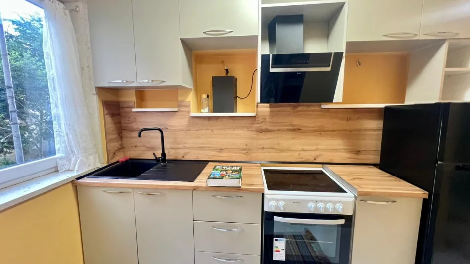 Me Qera: 2+1 📍Bllok (Prane Sheshit Wilson) -  Kati.2 - Sp.75m² - Orientim JUG🌞|| Akses i menjehershem ne Qender dhe Bllok🏃🏻‍♂️ 800 Euro/Muaj
