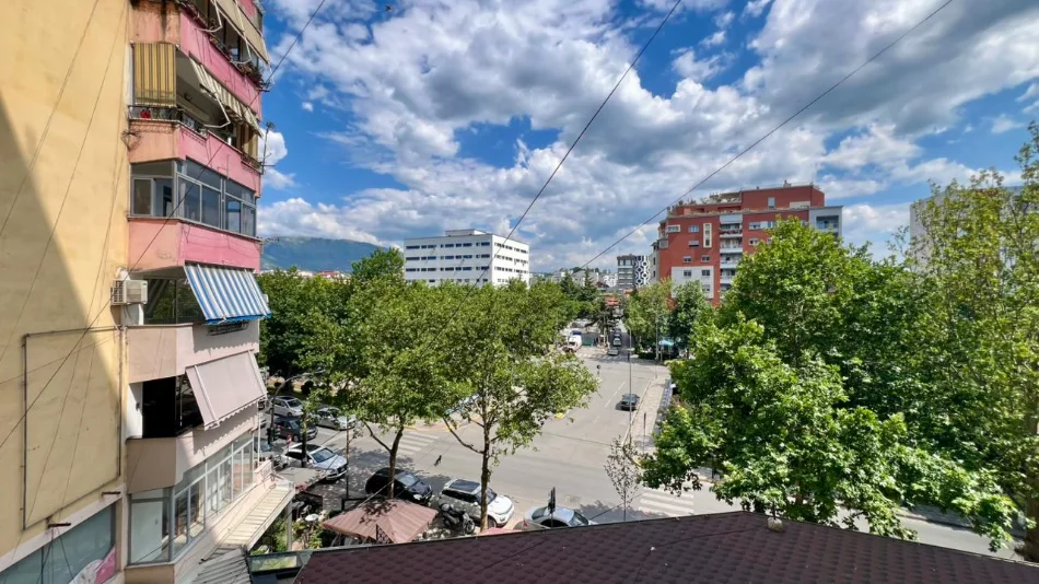 Me Qera: 2+1+2wc📍Brryl (Buze Rruge Kryesore) - 60,000 Leke/Muaj - S.115m² - Pallat i Ri me dy ashensor