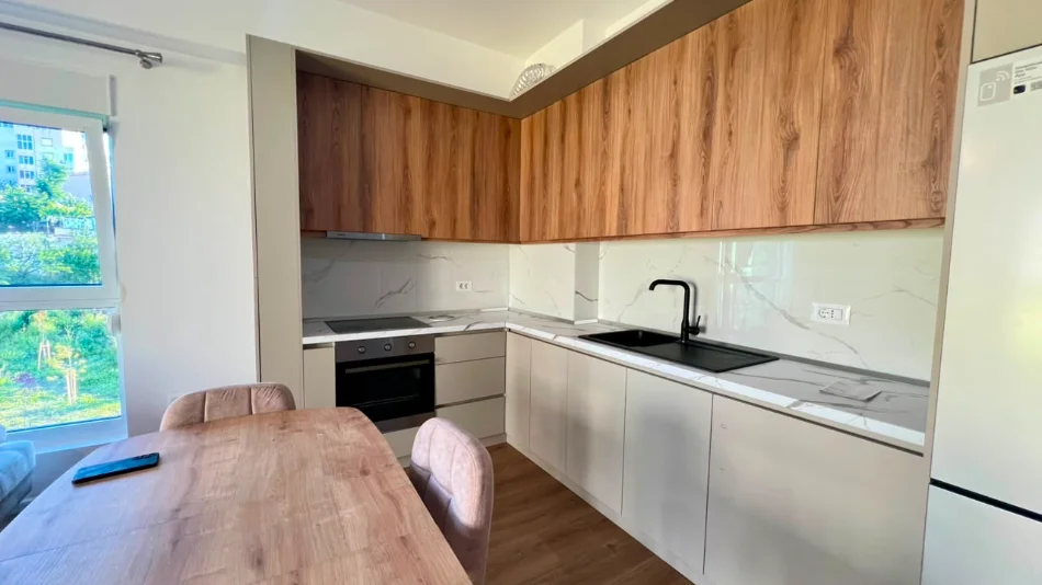 Me Qera: 2+1+2wc 📍Ali Demi (Rez.Kaimi) - Sp.110m² - Orientim:Jug🌞 - 470€/Muaj - Kt.4 ||  Rezidence e Re