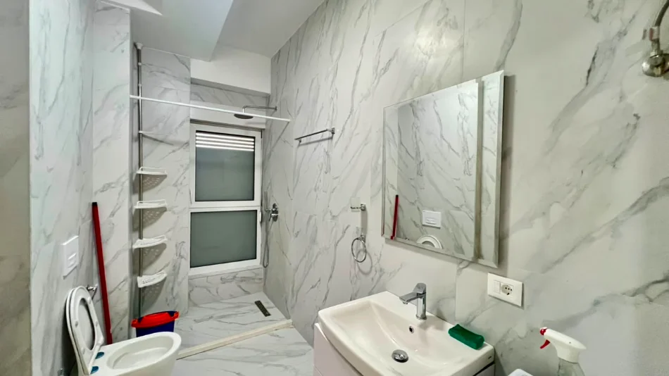 Me Qera: 2+1+2wc 📍Ali Demi (Rez.Kaimi) - Sp.110m² - Orientim:Jug🌞 - 470€/Muaj - Kt.4 ||  Rezidence e Re