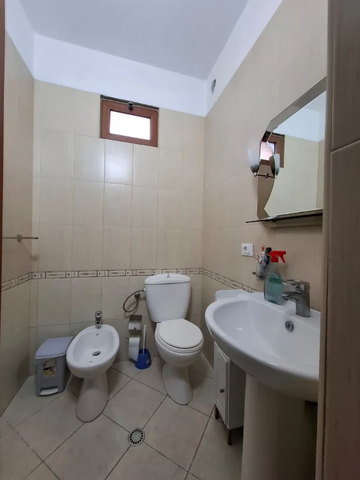 Me Qera: 2+1+2wc +2ballkone (59.000Lekë/Muaj)📍Selvia/ Shkolla siri kodra ( 105m2) | Lirohet ne 20 Qershor