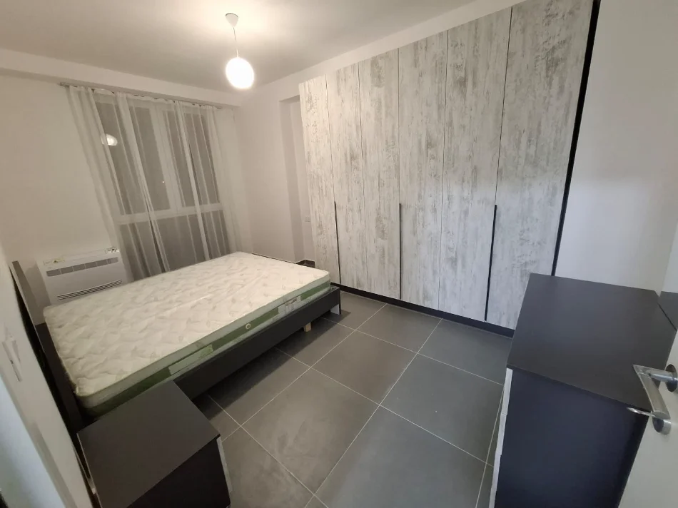Me Qera : 2+1📍5 Maj (Pallat i Ri) - Sp.80m² - 50,000 Lek 🔥 - Kt.3 || 100% e Re✨