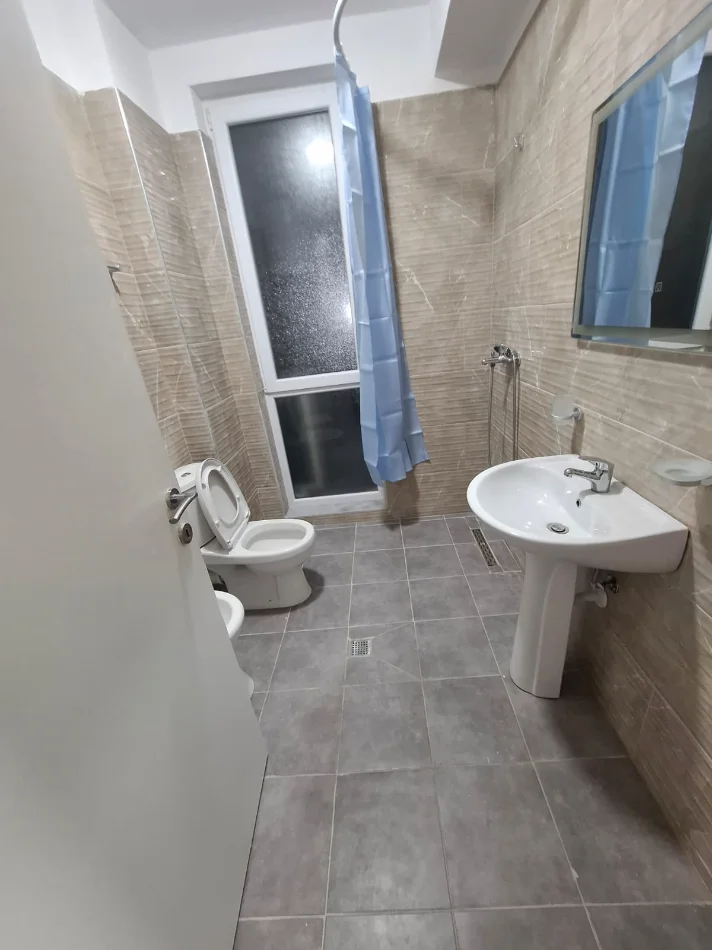 Me Qera : 2+1📍5 Maj (Pallat i Ri) - Sp.80m² - 50,000 Lek 🔥 - Kt.3 || 100% e Re✨