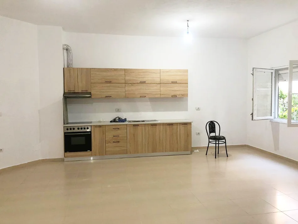 Me Qera: Apt. 2+1 📍Tek Liqeni i Thate - me Shume Hapesire | Pallat i Ri (43,000 Leke/Muaj) 🔥