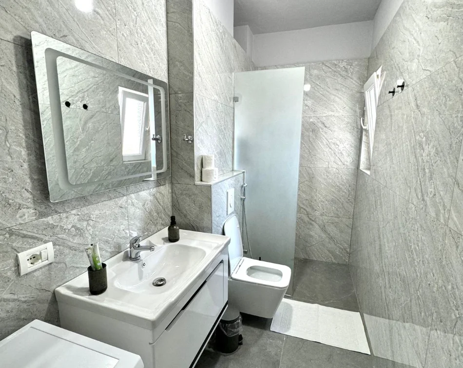 Jepet me Qera: 2+1📍Don Bosko (Prane Shkolles Vace Zela) - Kt.2 - 60.000 Lek - Pllt.2010 - Sp.90m² || 100% e Re dhe sapo Investuar✨