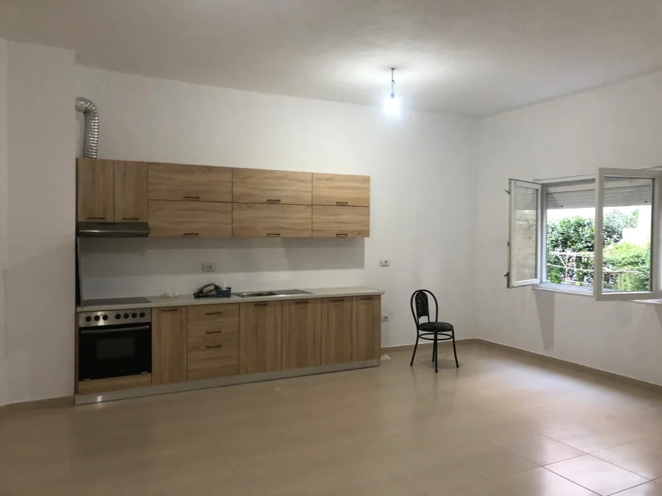 Me Qera: Apt. 2+1 📍Tek Liqeni i Thate - me Shume Hapesire | Pallat i Ri (43,000 Leke/Muaj) 🔥