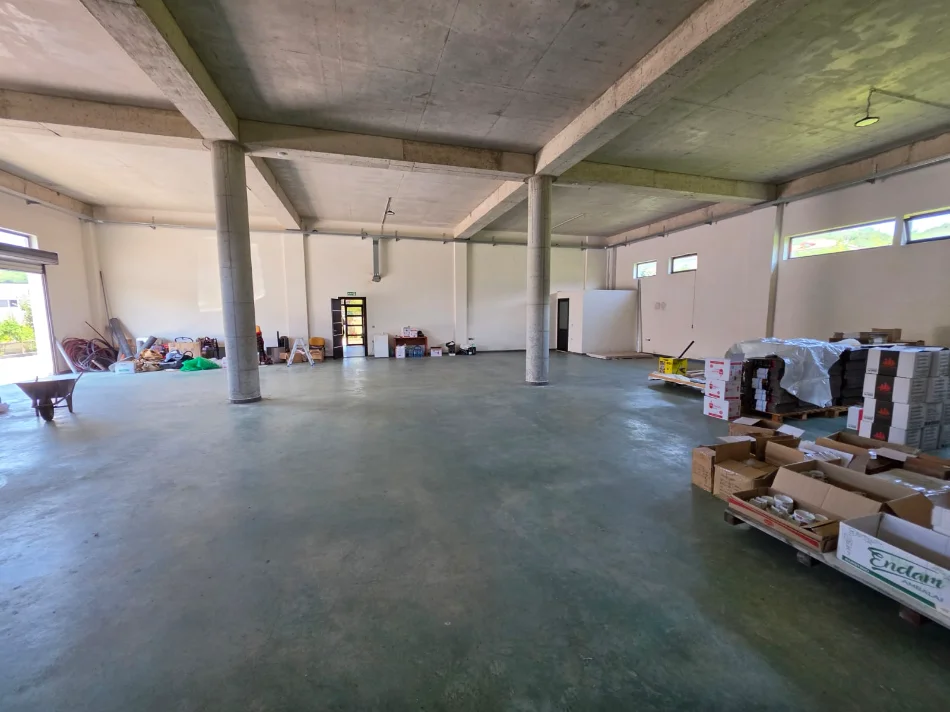 🏢 MAGAZINË MODERNE ME QIRA NË PRUSH – Kombinat  200 m² | Ndërtim i Ri | Standarde Bashkëkohore 5 m lartësi 💥 100.000 Lekë/Muaj 🔥🔥