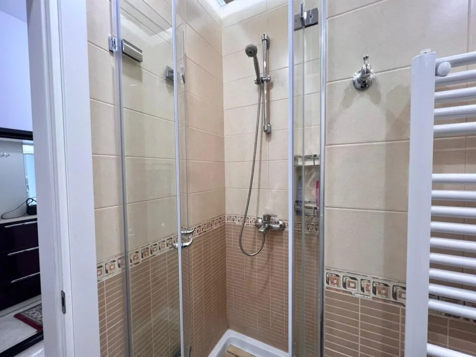 Me Qera: 3+1+2wc & Ballkon +1P.Parkimi 📍QENDER - Black Diamond Hotel (100% e Kompletuar) Location Premium || 1,300€/muaj