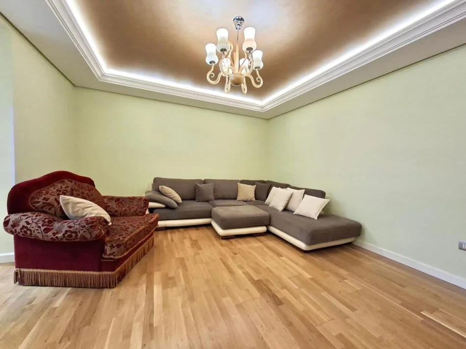 🏠 Jepet me Qera: Ultra Apt. 2+1  (📍Qendër / Pas 15-katshit  ) Hera e parë me qera || Super vendndodhje ✨️  1000€  / Muaji 💶