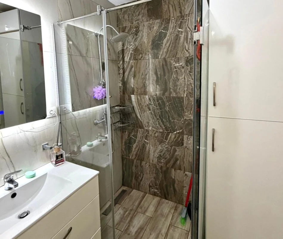 Me Qera : 2+1+2📍Kopshti Zologjik (Pamje nga Kopshti✨️) - 70,000 Lek - Kati.2 - Sp.100m² - Mundesi Parkimi🅿️