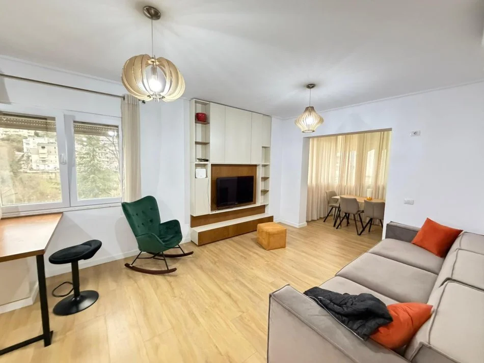 Me Qera : 2+1+2📍Kopshti Zologjik (Pamje nga Kopshti✨️) - 70,000 Lek - Kati.2 - Sp.100m² - Mundesi Parkimi🅿️