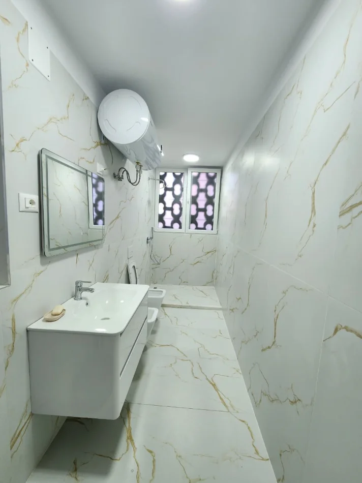 ZYRË ME Qira 90m2( kati 2) 📍Qendër/ Përballë Toptanit | 3 Ambjente pune | 100 % E Re 🔥 95.000 Lekë/Muaj