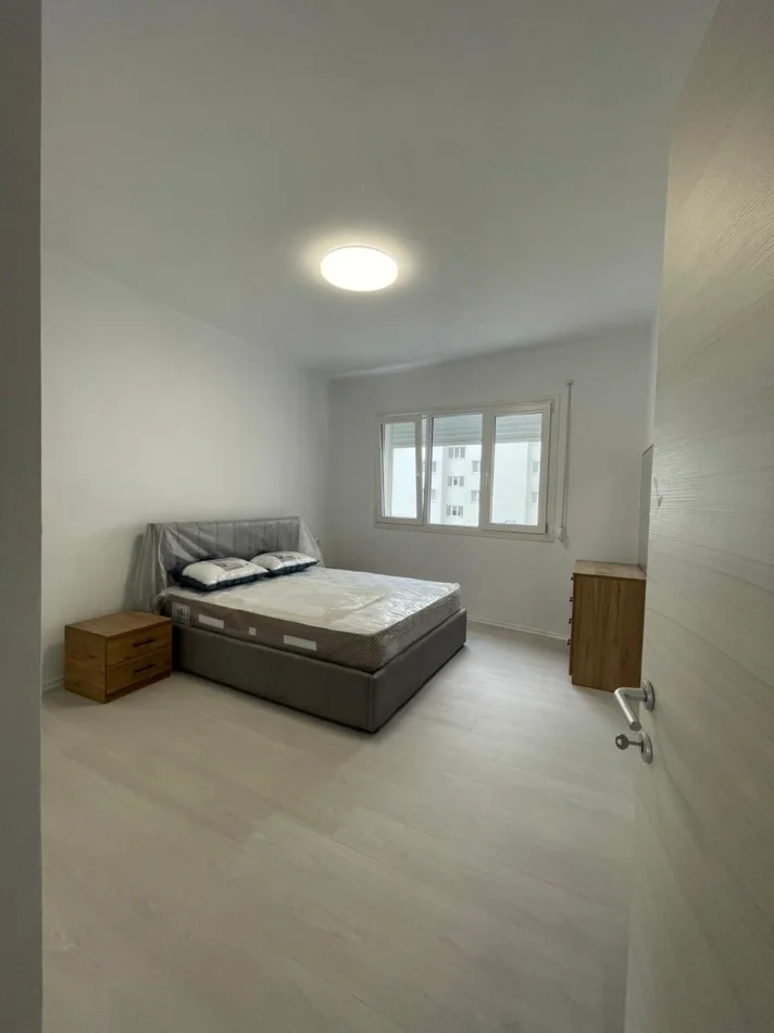 Tirane, jepet me qera apartament 2+1+Ballkon Kati 4, 96 m² 700 € (RIVER REZIDENCE)
