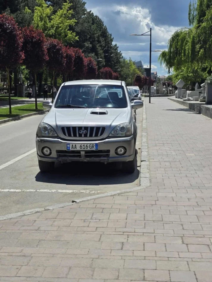 Korce, Shitet Xhip Hyundai Terracan Nafte, Manuale.