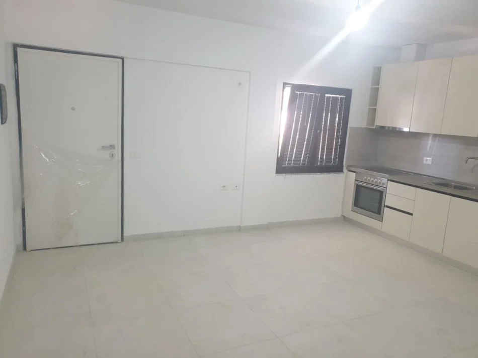 Tirane, jepet me qera nga Pronari, pa-komision apartament+verande | Penthouse 2+1+Ballkon Kati 3, 78 m² 350 € (Rruga Dalip Topi)