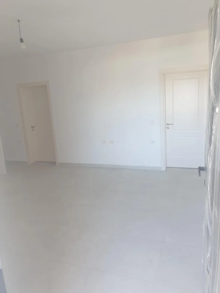 Tirane, jepet me qera nga Pronari, pa-komision apartament+verande | Penthouse 2+1+Ballkon Kati 3, 78 m² 350 € (Rruga Dalip Topi)