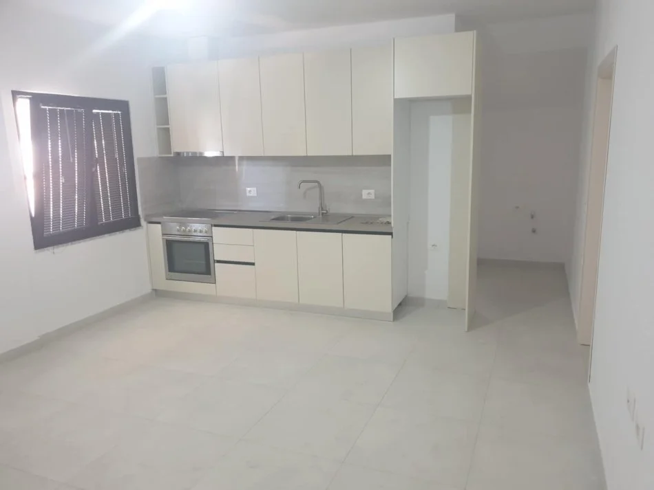 Tirane, jepet me qera nga Pronari, pa-komision apartament+verande | Penthouse 2+1+Ballkon Kati 3, 78 m² 350 € (Rruga Dalip Topi)