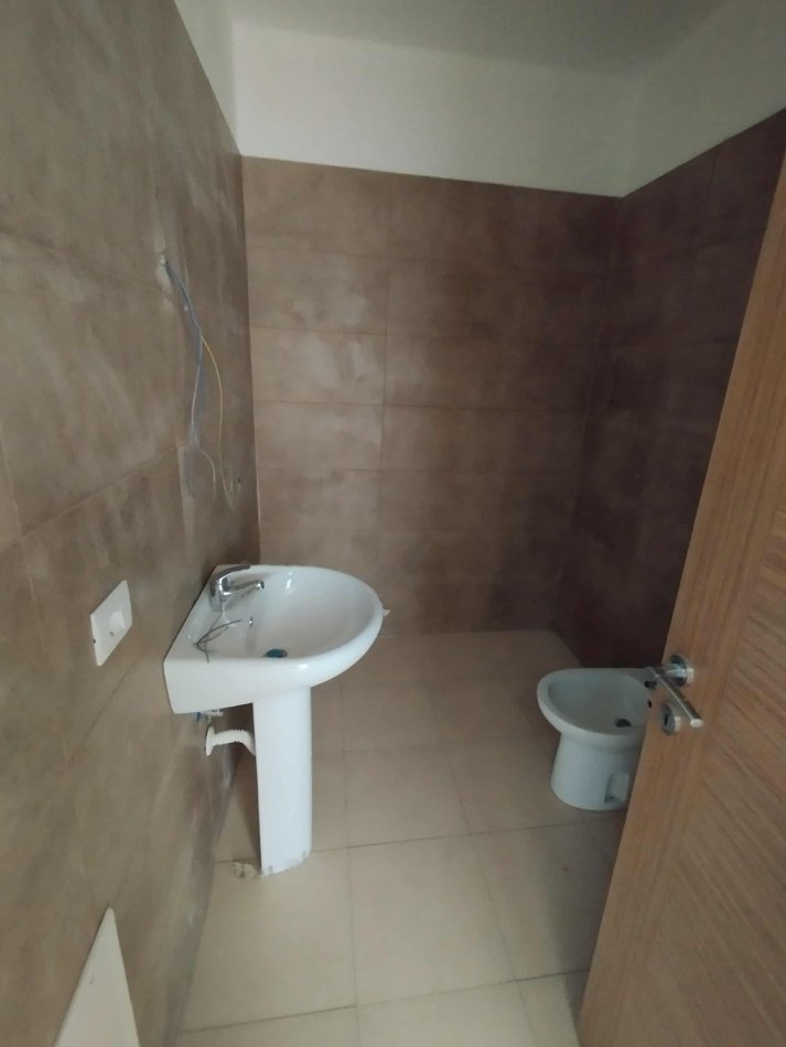 Tirane, jap me qera apartament 3+1+Ballkon Kati 3, 135 m² 450 € (Rruga 5 maji)