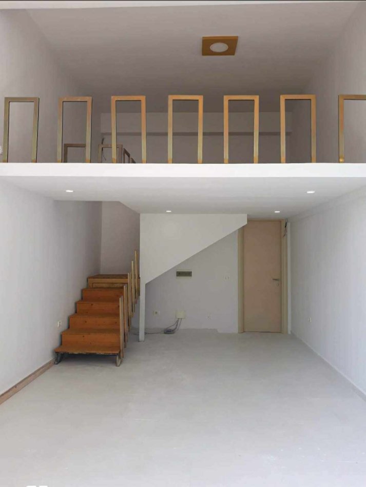 Tirane, jepet me qera dyqan, 42 m² 15.000 lekë (Rruga Gjergj Elez Alia)