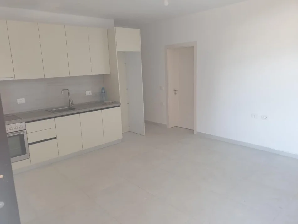 Tirane, jepet me qera nga Pronari, pa-komision apartament+verande | Penthouse 2+1+Ballkon Kati 3, 78 m² 350 € (Rruga Dalip Topi)