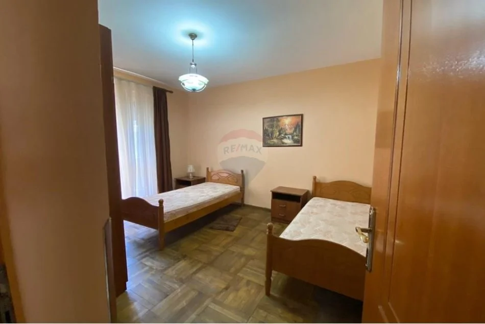 Tirane, jepet me qera apartament 2+1+Ballkon Kati 2, 100 m² 450 € 