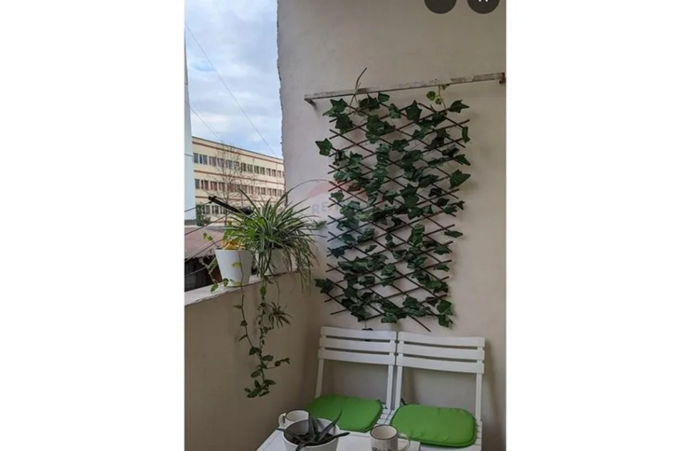 Tirane, jepet me qera apartament 1+1+Ballkon Kati 2, 48 m² 500 € (Bulevardi Zogu I)