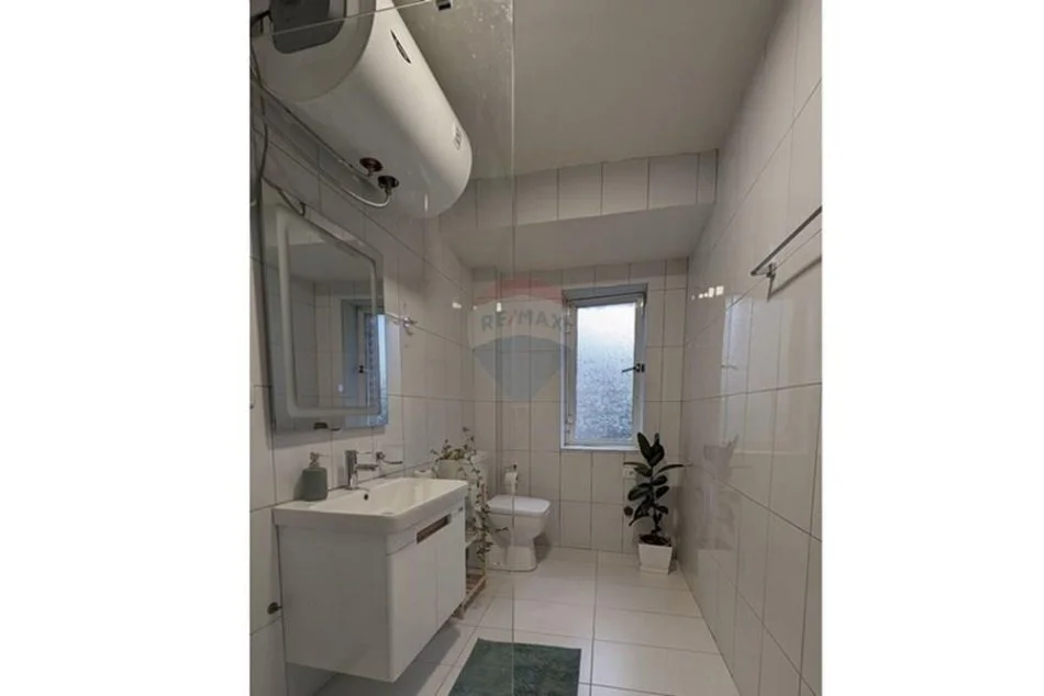 Tirane, jepet me qera apartament 1+1+Ballkon Kati 2, 48 m² 500 € (Bulevardi Zogu I)